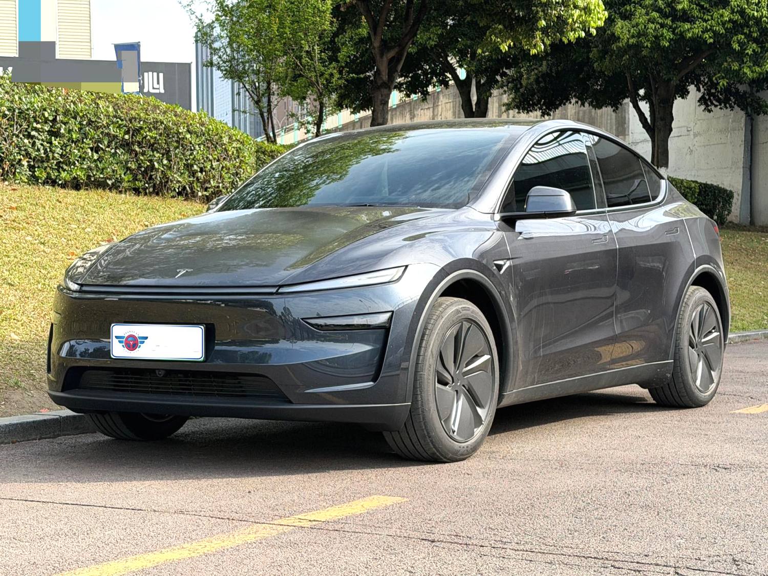 Tesla Model Y Long Range — лот из США